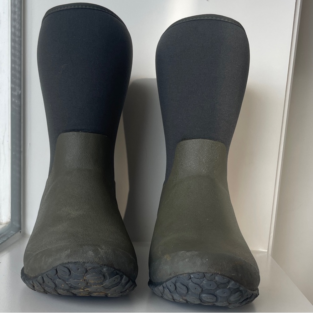 Women's Waterproof Winter Boots - Black and Gray